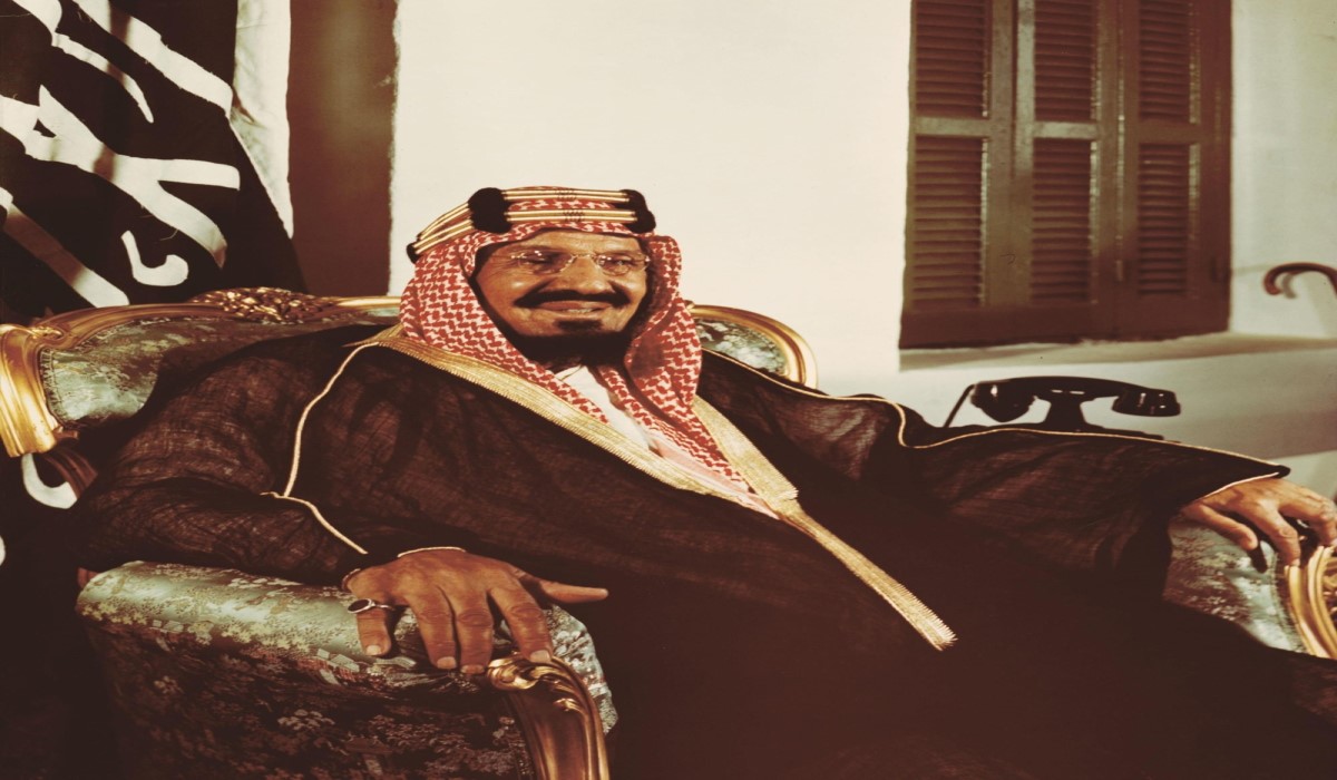 كم سنة من الكفاح المسلح قادها الملك عبدالعزيز؟